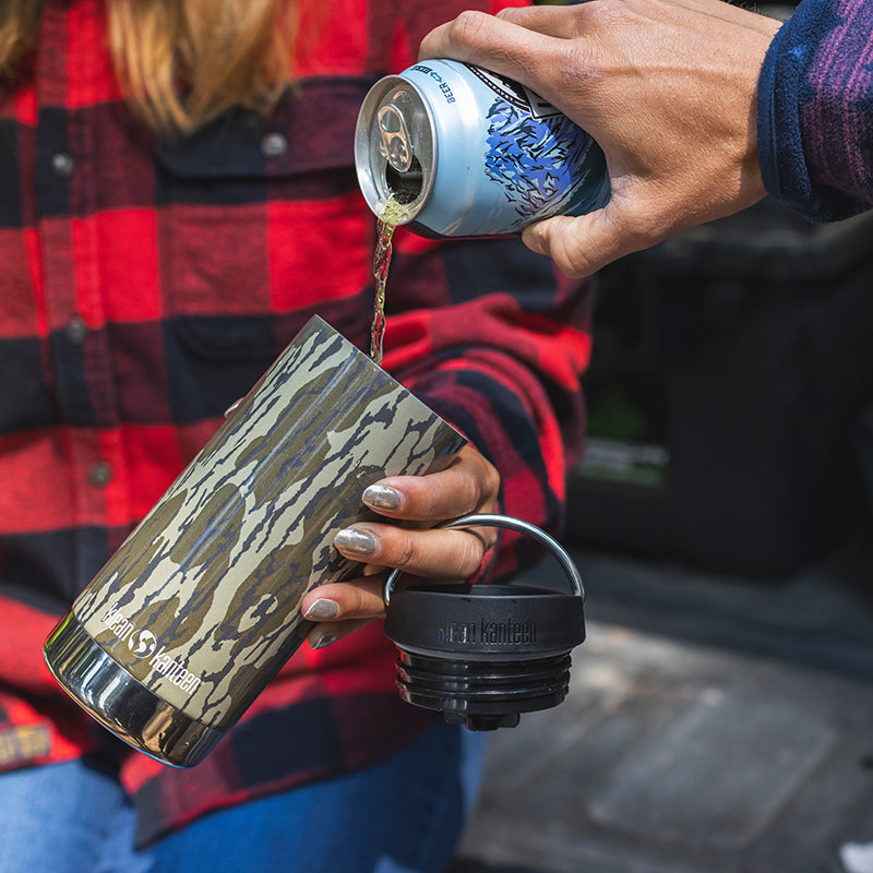 12oz-tkwide-with-cafe-cap-mossy-oak-p0 12oz_tumbler_mossyoak_bottomlands_beer_pour_square.jpg