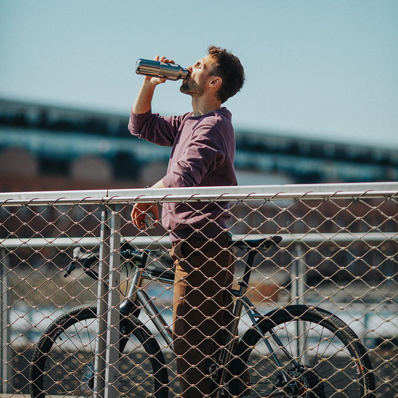 20oz-rise-reflect-with-bamboo-cap-o2 16oz_rise_reflect_man_bike_square.jpg