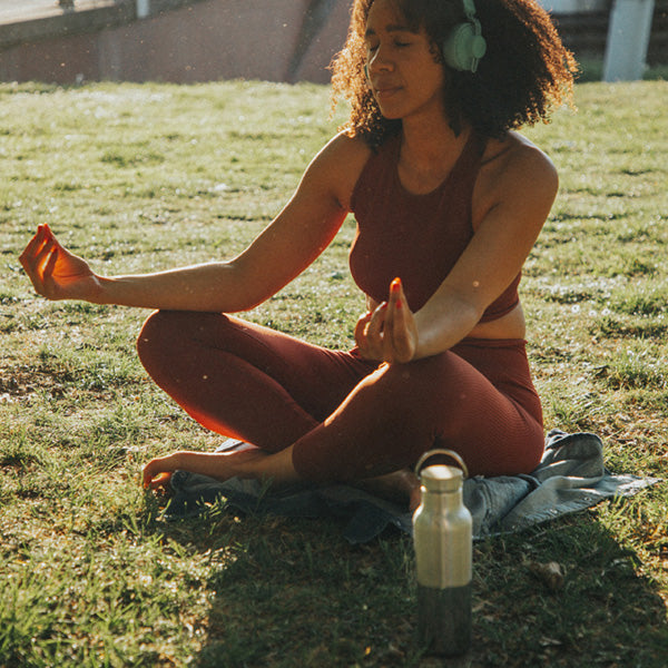 12oz-rise-reflect-with-bamboo-cap-j0 16oz_rise_reflect_yoga_park_headphones_square.jpg