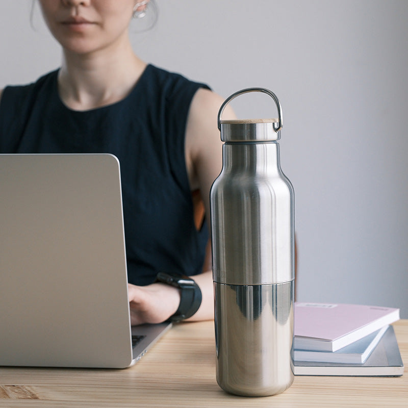 20oz-rise-reflect-with-bamboo-cap-o2 20oz_rise_reflect_desk_laptop_square.jpg