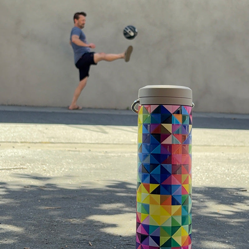 20oz-tkwide-with-twist-cap-mosaic-q6 20oz_tkwide_bottle_seasonal_mosaic_soccerball_player_square.jpg