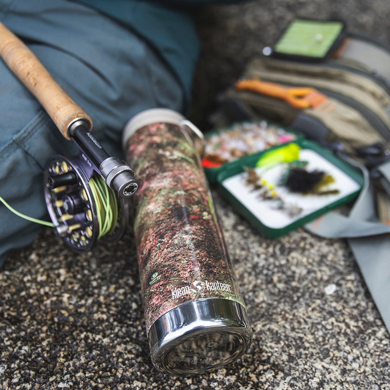 20oz-tkwide-with-cafe-cap-mossy-oak-r9 20oz_tumbler_mossyoak_rainbowtrout_flyfish_top_square.jpg