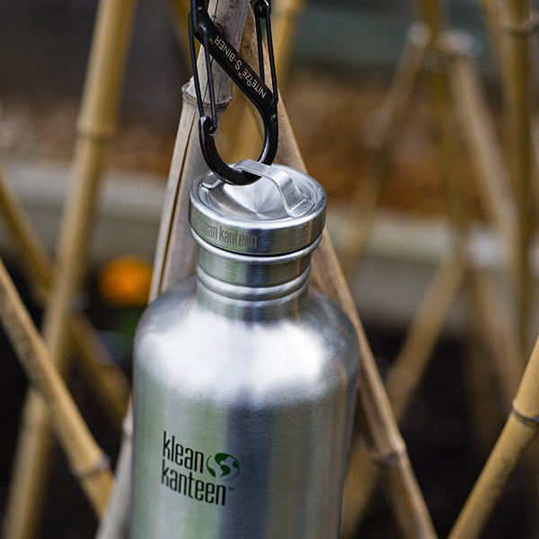 classic-steel-loop-cap-w0 40oz_bottle_steel_loop_cap_lifestyle.jpg