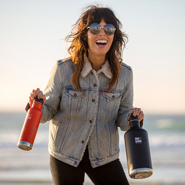 64oz-classic-with-loop-cap-b7 64oz_insulated_classic_black_beach_smile_square.jpg