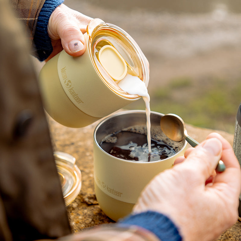 slide-lid-o8 8oz_rise_lowball_waxyellow_coffee_cream_pour_square.jpg