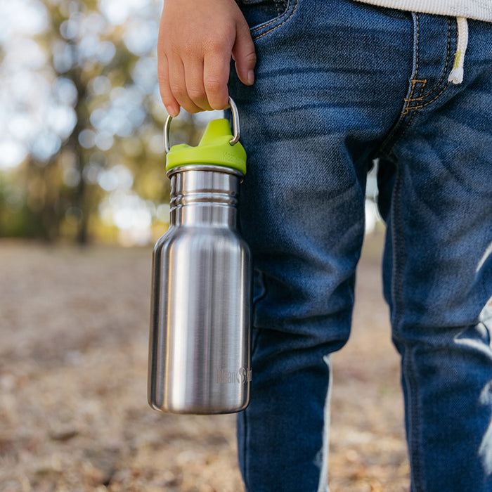 classic-kid-sippy-cap-e6 K12CNSIPPY-BS-kids_sippy_bottle_carry_lifestyle_f9e24b84-a0ae-465d-aad5-3c60c5592b7d.jpg