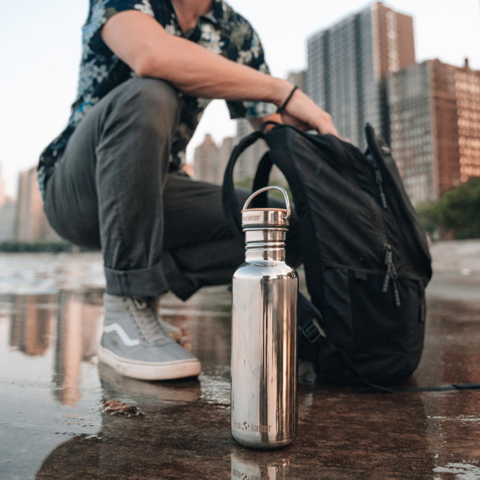27oz-reflect-with-bamboo-cap-t1 K27SSLRF-MS-BAMBOO_reflect-bottle_city_lifestyle_ff882516-9bd8-49cf-b515-736a0a9c889f.jpg