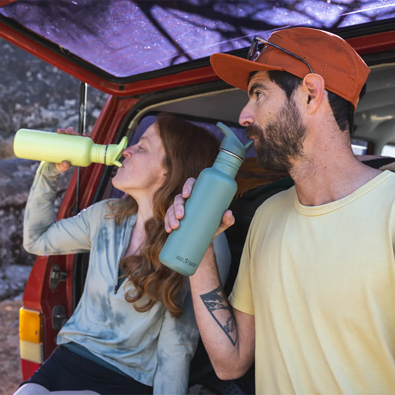 27oz-classic-with-flip-seal-sport-cap-e9 classic_27oz_flip_seal_couple_tailgate_tip-sip_square.jpg