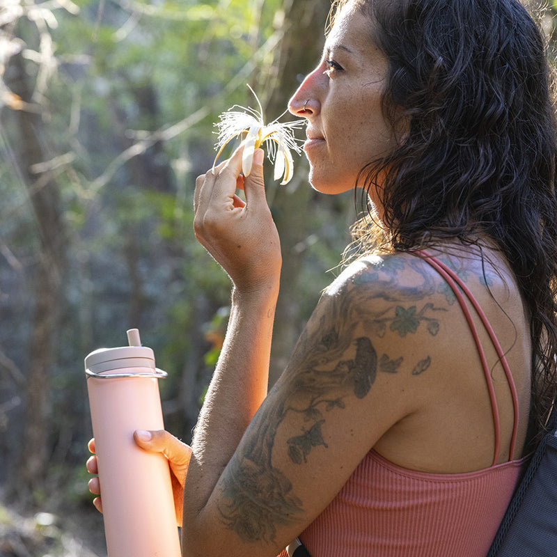 20oz-tkwide-with-twist-cap-c7 tkwide_20oz_insulated_bottle_twist_woman_flower_costarica_square.jpg