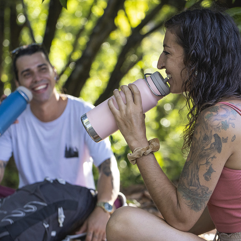 32oz-tkwide-with-twist-cap-s8 tkwide_32oz_insulated_bottle_twist_costarica_couple_drink_square.jpg