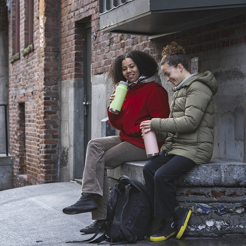 32oz-tkwide-with-twist-cap-s8 tkwide_32oz_insulated_bottle_twist_girls_city_winter_square.jpg